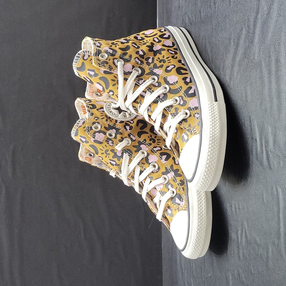 Converse High Top Brand new.